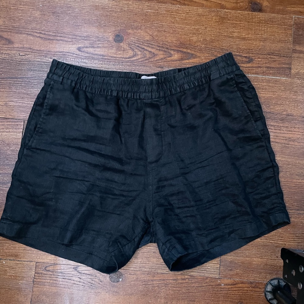 H&M linen shorts in black.